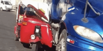 Accidente entre mototaxi y rastra en Usulután