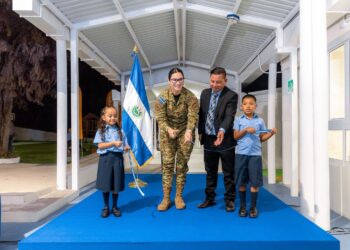 Ministra de Educación inaugura escuela en Santa Tecla 