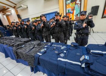 Continúa dignificación policial con la entrega de más de 80,000 nuevos uniformes 