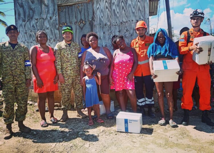 Misión salvadoreña brindan atención médica en zonas afectadas de Jamaica