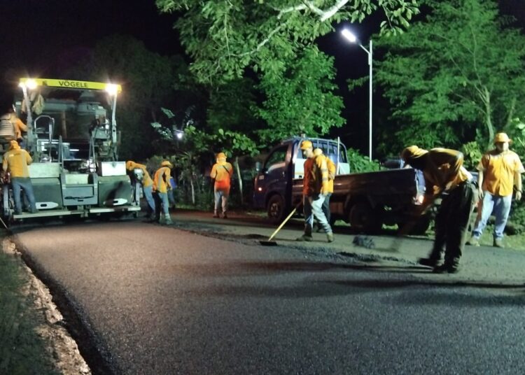 Continúan los trabajos de reconstrucción vial en carretera de Ahuchapán