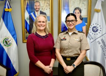 EE. UU. y Ministra Trigueros Conversan sobre Colaboración Educativa