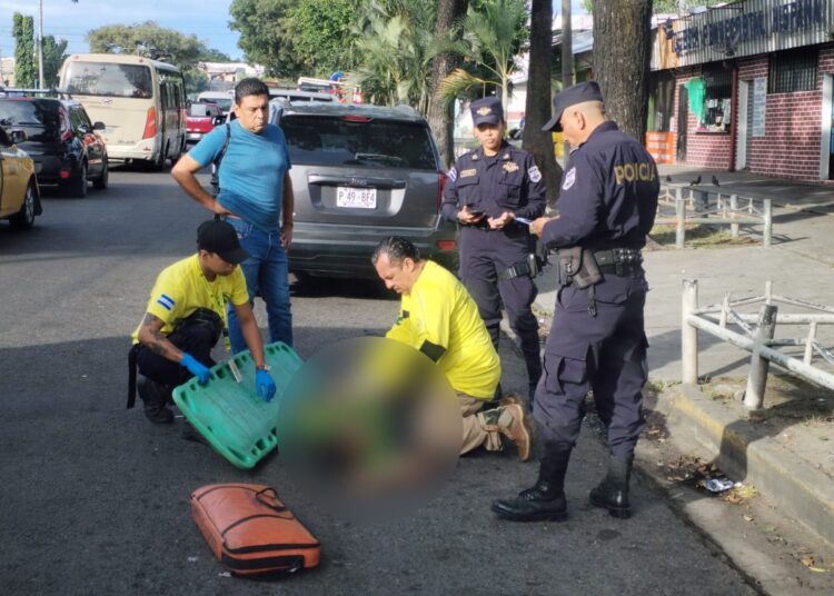 Hombre resulta atropellado en San Salvador