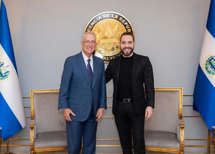 Empresario Ricardo Salinas se reúne con el Presidente Bukele y elogia la seguridad y el Bitcoin