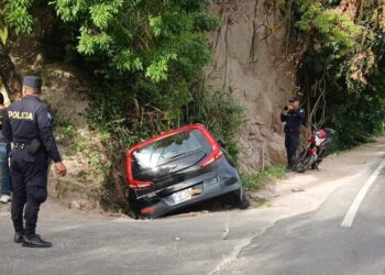 Distracción al volante provoca accidente en Quezaltepeque