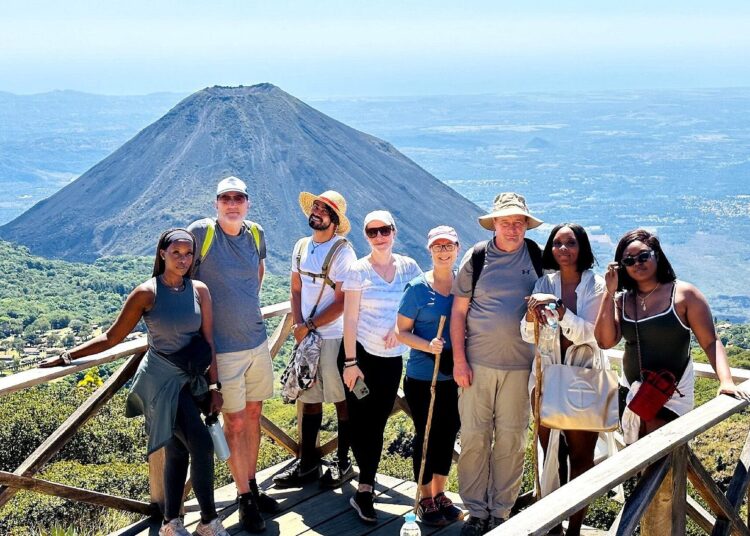 El Salvador recibe 3.3 millones de turistas en lo que va del 2025