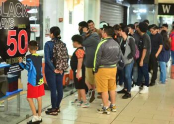 Defensoría despliega operativos para proteger a salvadoreños durante el black friday