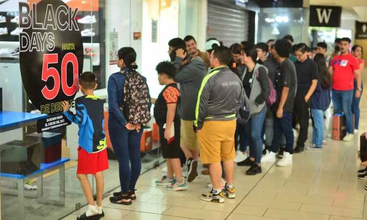Defensoría despliega operativos para proteger a salvadoreños durante el black friday