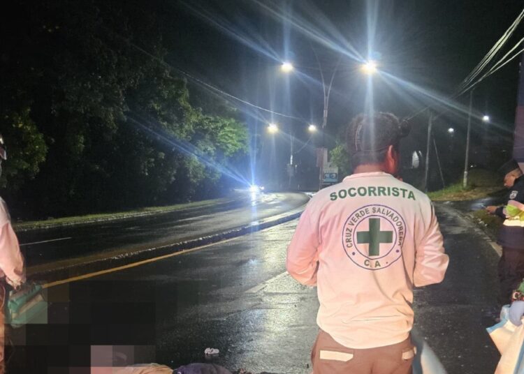 Joven motociclista fallece tras derrapar en Santa Ana