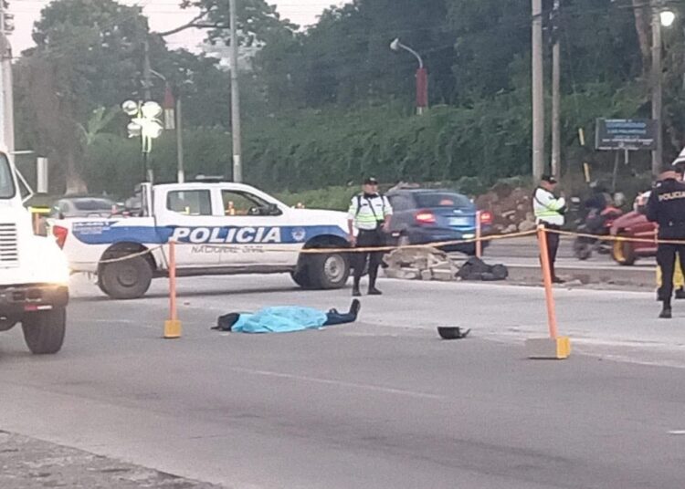 Hombre muere atropellado; responsable huye de la escena