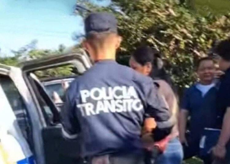 Detienen a conductora que atropelló a padre e hijos