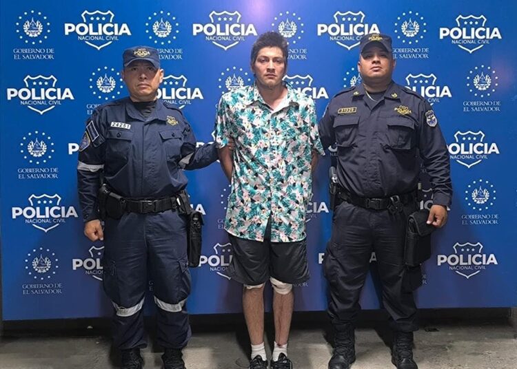 Conductor es capturado con 332° de alcohol tras accidente en Mejicanos