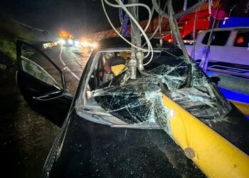 Conductor queda atrapado tras fuerte accidente en la carretera Los Chorros