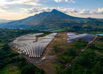 CEL inaugura la Planta Fotovoltaica 15 de Septiembre Solar 