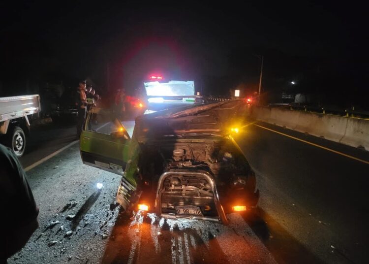Choque deja tres personas gravemente heridas 
