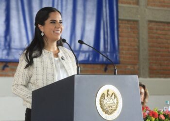 Primera Dama asiste a la XXVII Graduación de la Fundación Padre Arrupe