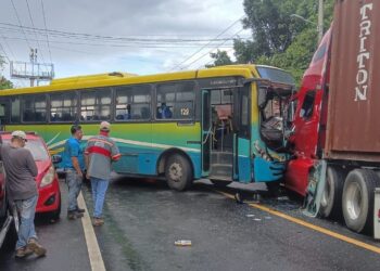 Múltiple accidente deja un lesionado en San Martín
