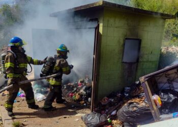 Bomberos controlan incendio en depósito de desechos en Olocuilta