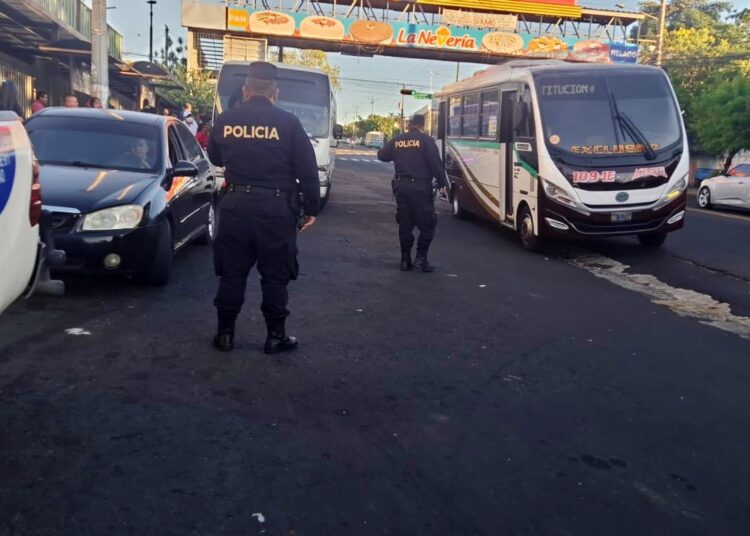 PNC despliega patrullajes en paradas de buses