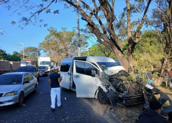 Aparatoso accidente múltiple en Ciudad Arce deja varios heridos 