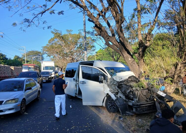 Aparatoso accidente múltiple en Ciudad Arce deja varios heridos 