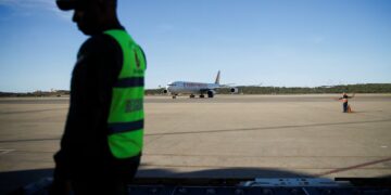 Cuatro aerolíneas internacionales se sumaron a la ola de suspensiones de vuelos en Venezuela