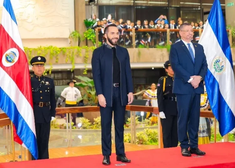 Presidente de Costa Rica llega hoy a El Salvador 