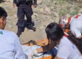 Cuerpos de socorro rescatan a hombre que cayó de un puente de 10 metros 