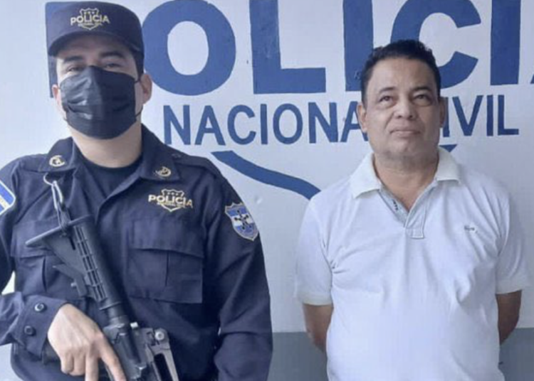 Capturan a profesor por compartir contenido pornográfico con sus alumnos