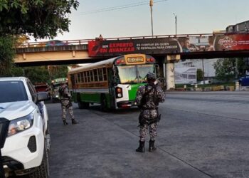 PNC intensifica vigilancia en paradas de buses