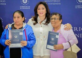 Gobierno entrega 156 escrituras a víctimas de estafa por corporación Argoz