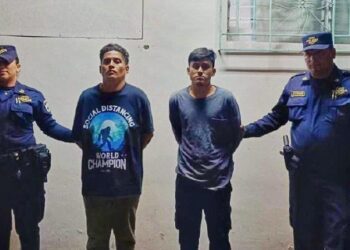 Capturan a dos sujetos por tráfico de drogas en Santa Tecla