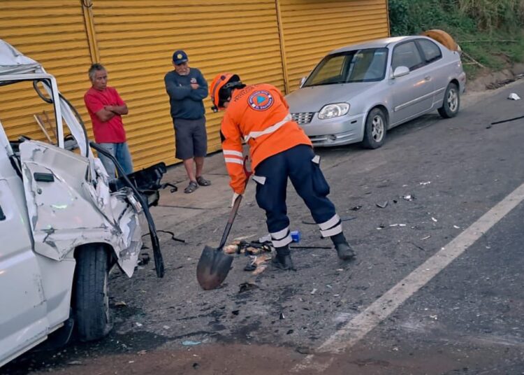 Triple colisión deja una víctima mortal en la carretera hacia Quezaltepeque