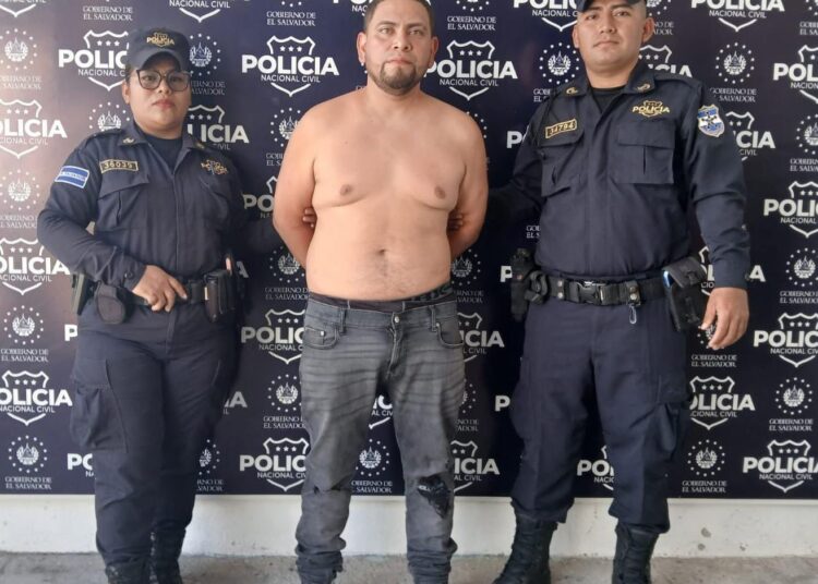 Conductor ebrio es capturado tras causar fuerte accidente