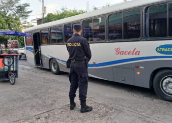 PNC despliega dispositivo de seguridad en paradas de buses