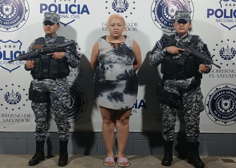 Mujer es capturada tras asesinar a su pareja por una discusión