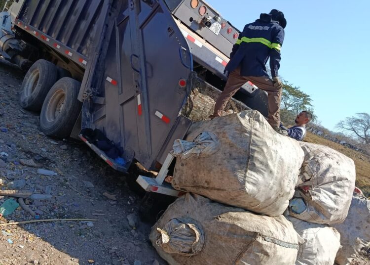 Instituciones unen esfuerzos para retirar desechos plásticos del Lago Suchitlán