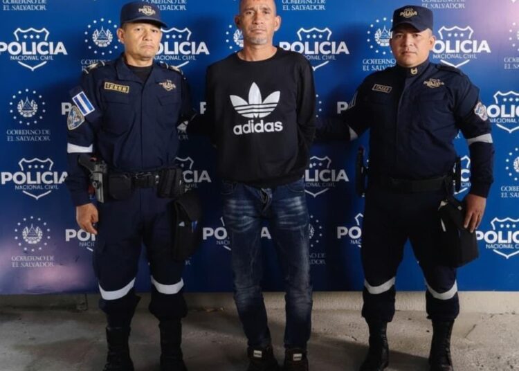 Capturan a conductor peligroso con 281 grados de alcohol tras provocar accidente en Mejicanos