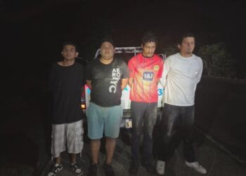 Capturan a cuatro hombres transportando droga en dos vehículos en La Paz