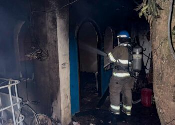 Bomberos sofocan incendio estructural en Rosario de Mora