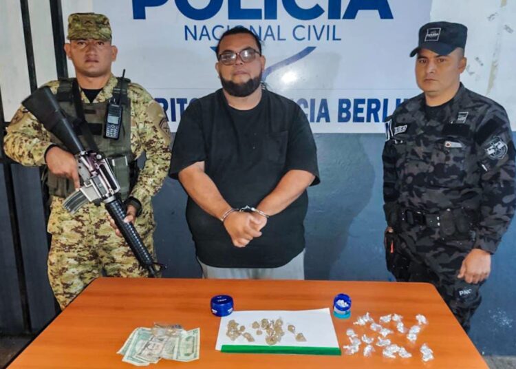 Sujeto es capturado con casi 300 porciones de droga 