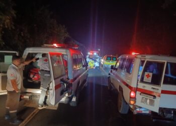 Motociclista resulta lesionado en fuerte accidente