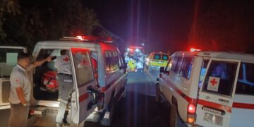 Motociclista resulta lesionado en fuerte accidente