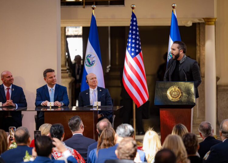 Presidente Bukele encabeza el Primer Desayuno Nacional de Oración 