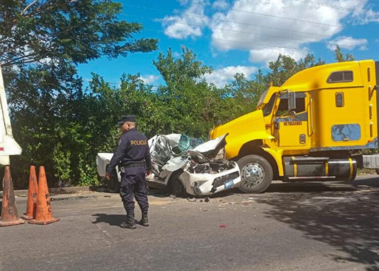 Un fallecido y cuatro heridos tras fuerte choque