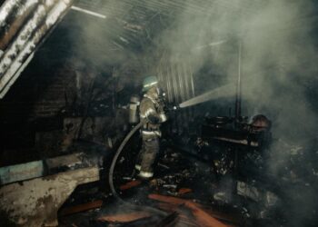 Cuerpo de Bomberos sofoca incendio estructural 