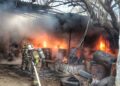 Bomberos evitan tragedia en San Miguel tras incendio en fábrica de concentrados
