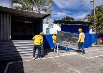 Programa «Dos Escuelas por Día» llega al Centro Escolar de Colón