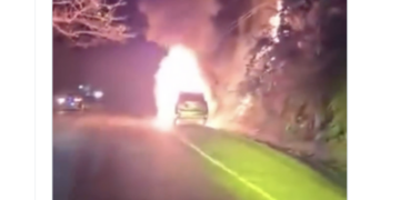 Bomberos controlan incendio de vehículo en carretera Troncal del Norte