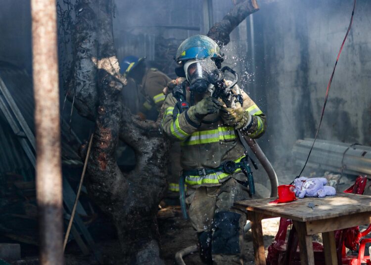 Bomberos sofocan incendio estructural en vivienda de San Miguel